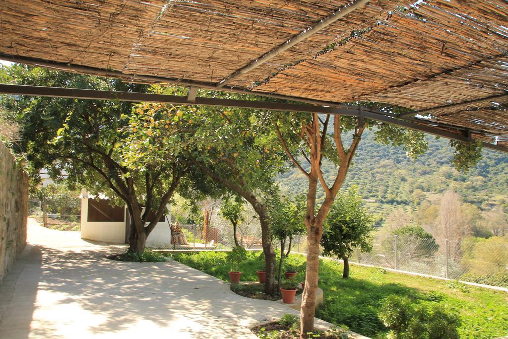 La Fuente De El Nacimiento Guest House Benamahoma Exterior photo